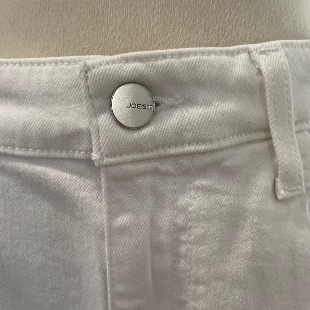 Joe’s Women’s White Denim Shorts - Picture 7 of 7